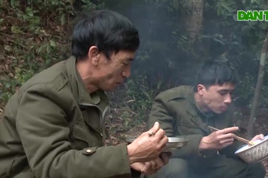 Sự khó khăn, thiếu thốn của nhân viên bảo vệ rừng trên đường tuần tra