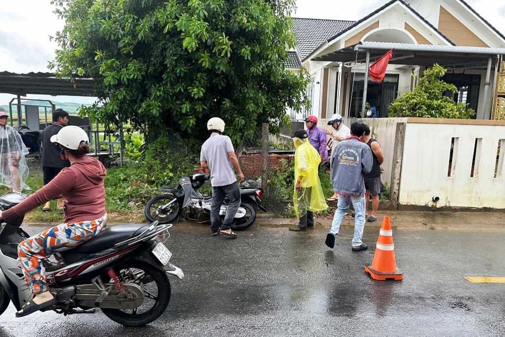 Bị tai nạn trên đường đến trường, 3 học sinh thương vong - 1 Bị tai nạn trên đường đến trường, 3 học sinh thương vong - 1