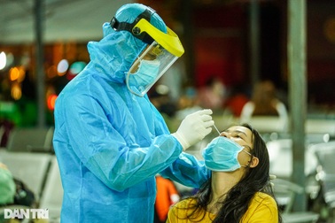 Người cách ly tập trung phải thực hiện bao nhiêu lần xét nghiệm?