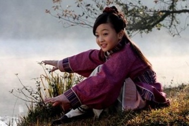 “Cô bé Olympic” 14 tuổi đóng cảnh yêu đương khiến dư luận bức xúc