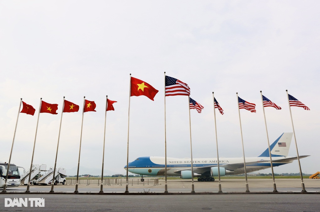 Tổng thống Mỹ Joe Biden đến Hà Nội, bắt đầu chuyến thăm Việt Nam - 1 Tổng thống Mỹ Joe Biden đến Hà Nội, bắt đầu chuyến thăm Việt Nam - 1