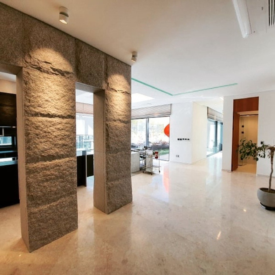 Cận cảnh căn penthouse gần 91 tỷ đồng là tổ ấm của Son Ye Jin và Hyun Bin - 6 Cận cảnh căn penthouse gần 91 tỷ đồng là tổ ấm của Son Ye Jin và Hyun Bin - 6