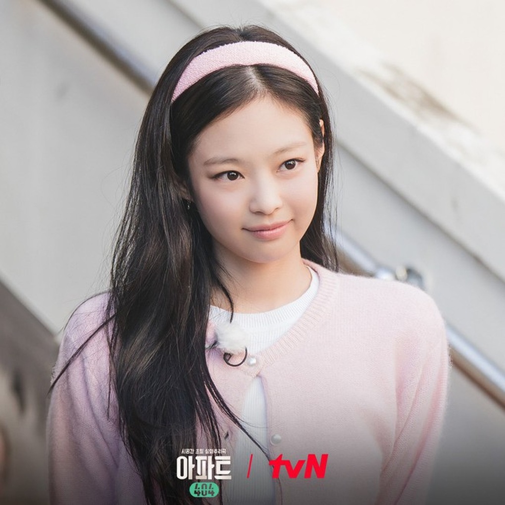 Trở thành bà chủ, Jennie tất bật với lịch làm việc dày đặc - 2 Trở thành bà chủ, Jennie tất bật với lịch làm việc dày đặc - 2