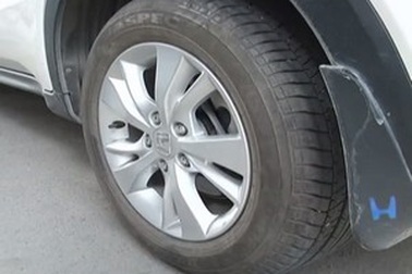 Màn lấy cắp lốp xe khó hiểu