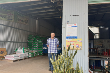 Ông chủ cửa hàng Giáo Nhanh hướng dẫn chọn phân bón phù hợp cho cây trồng