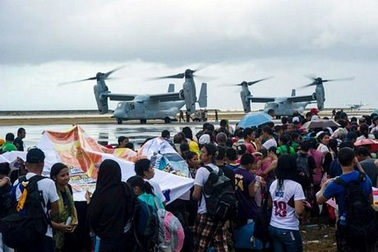 Tàu chiến, máy bay khắp thế giới rầm rập đổ về Philippines cứu trợ bão