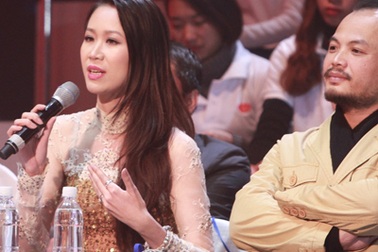 Hoa hậu Dương Thùy Linh lên tiếng khi bị chê về trình độ học vấn