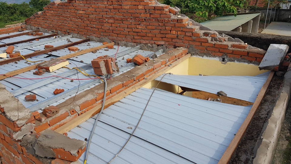 Mưa lớn, lốc xoáy khiến trường học, trạm xá xã nghèo biên giới hư hỏng nặng - 2 Mưa lớn, lốc xoáy khiến trường học, trạm xá xã nghèo biên giới hư hỏng nặng - 2