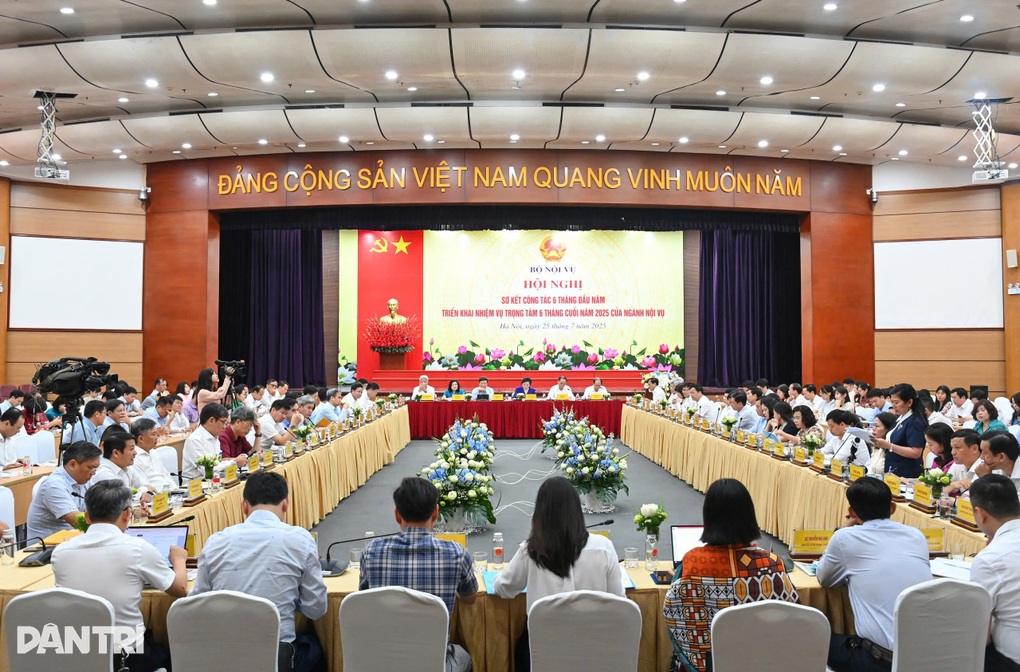 Ngành Nội vụ là tâm điểm, gánh sứ mệnh lịch sử chưa có tiền lệ - 2 Ngành Nội vụ là tâm điểm, gánh sứ mệnh lịch sử chưa có tiền lệ - 2