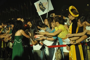 Teen “phát cuồng” với sao nơi thảm đỏ