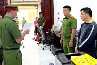 Giám đốc, phó giám đốc bị khởi tố vì làm giả hồ sơ môi trường