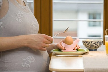 Vì sao bầu bí nên ăn trứng chín kỹ?