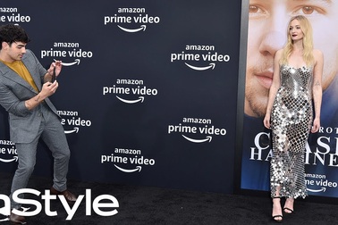 Joe Jonas đẹp đôi bên Sophie Turner