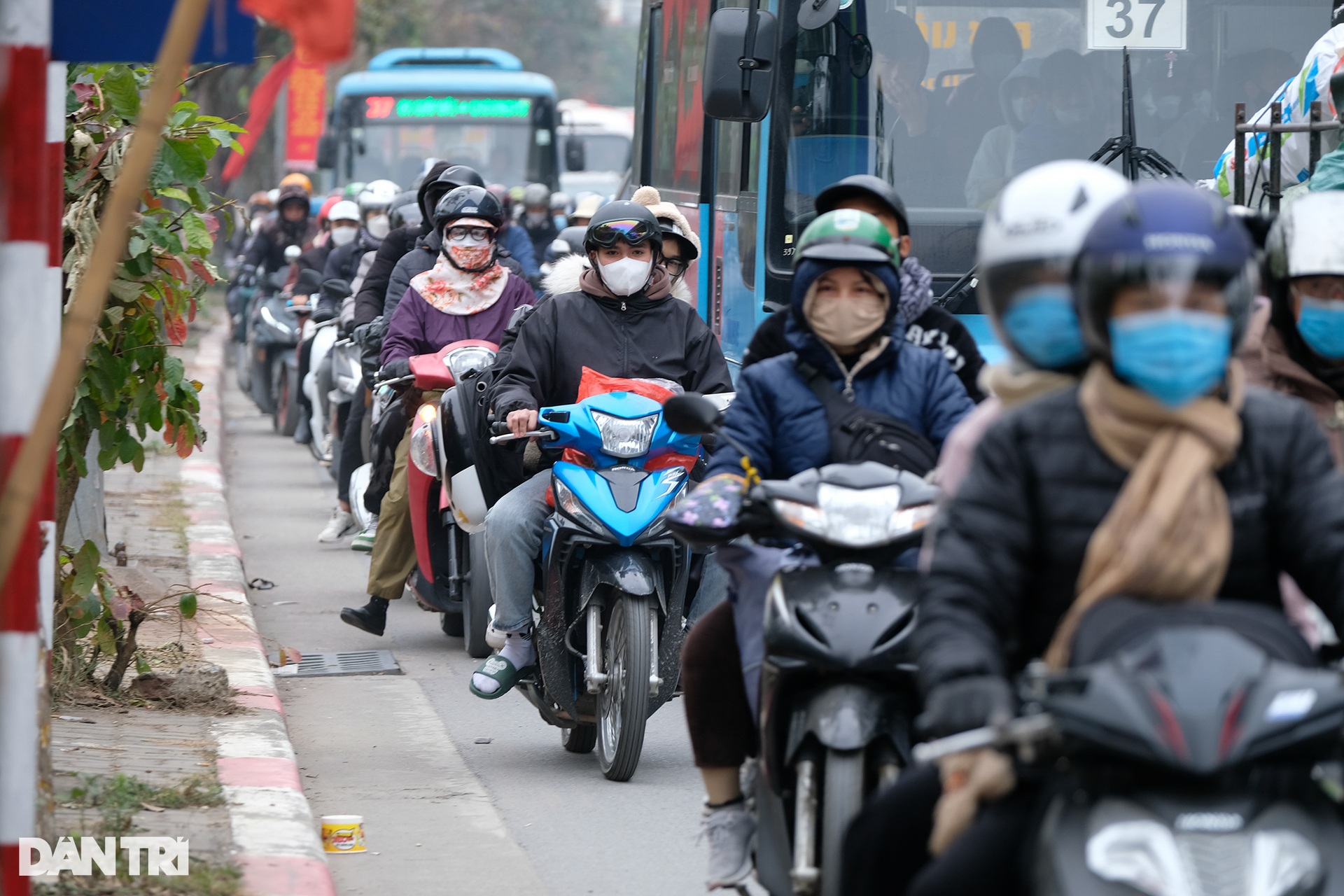Ngày đầu nghỉ lễ: Hàng vạn ôtô chôn chân ở đường vành đai 3 - 5 Ngày đầu nghỉ lễ: Hàng vạn ôtô chôn chân ở đường vành đai 3 - 5