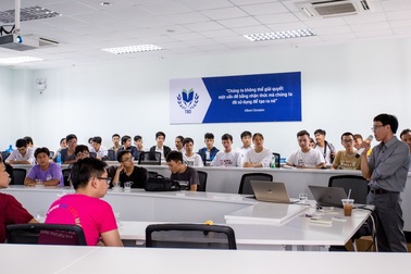 Sinh viên ngành CNTT Đại học Thái Bình Dương học tập trong mô hình IT Space