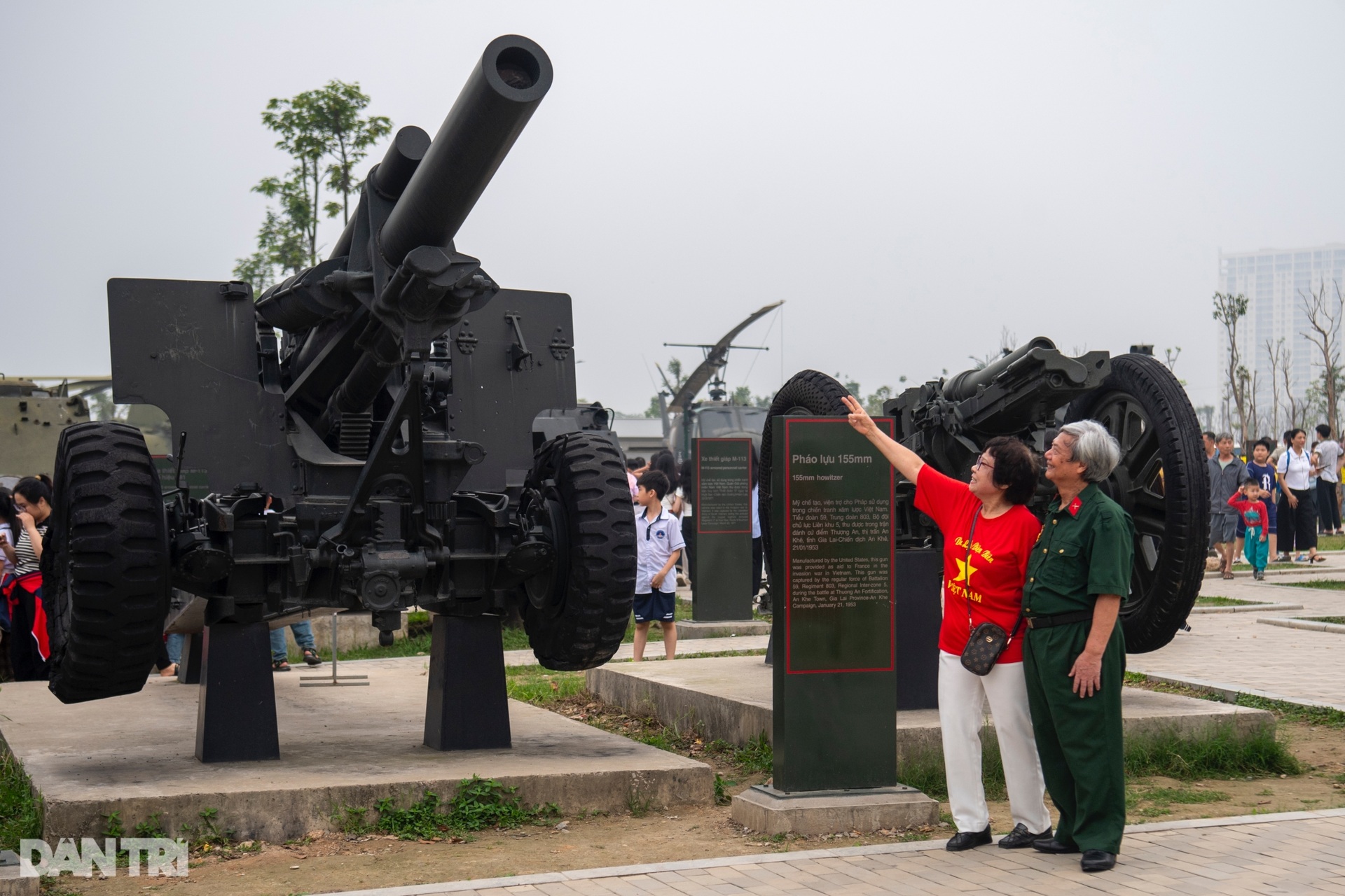 Đông nghịt khách trong ngày đầu Bảo tàng Lịch sử Quân sự thu vé vào cửa - 8 Đông nghịt khách trong ngày đầu Bảo tàng Lịch sử Quân sự thu vé vào cửa - 8