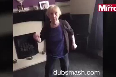 Cụ bà 93 mê nhảy hip hop