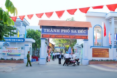 Đồng Tháp chỉ đạo kiểm tra lại vụ "người ngoài ghi học bạ thay giáo viên"