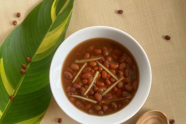 Bất ngờ với những lợi ích sức khỏe tuyệt vời của chè đậu đỏ