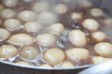 Quán bánh trôi tàu không biển hiệu, 3 tiếng bán "vèo" gần 1000 viên bánh