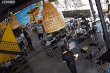 Kỷ luật cán bộ ném tiền tung tóe trong quán bún ở Đà Nẵng