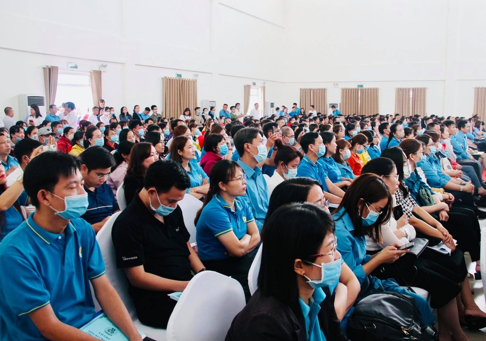 Người lao động gác nỗi nhớ nhà để đón Tết nơi đất khách - 3 Người lao động gác nỗi nhớ nhà để đón Tết nơi đất khách - 3