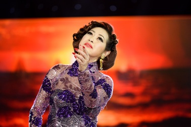 Ý Lan song ca cùng Mr Đàm, Quang Dũng dịp Noel