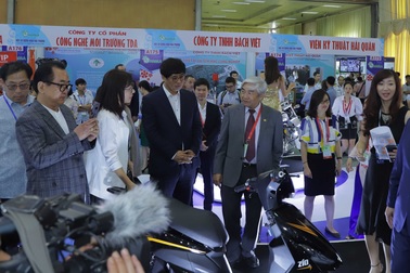 Giới thiệu xe máy điện thông minh kết nối với smartphone tại triển lãm VCCA 2019