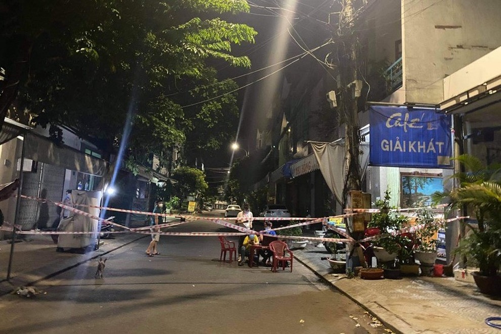 Ba mẹ con chủ phòng khám nha khoa nhiễm SARS-CoV-2 - 1 Ba mẹ con chủ phòng khám nha khoa nhiễm SARS-CoV-2 - 1