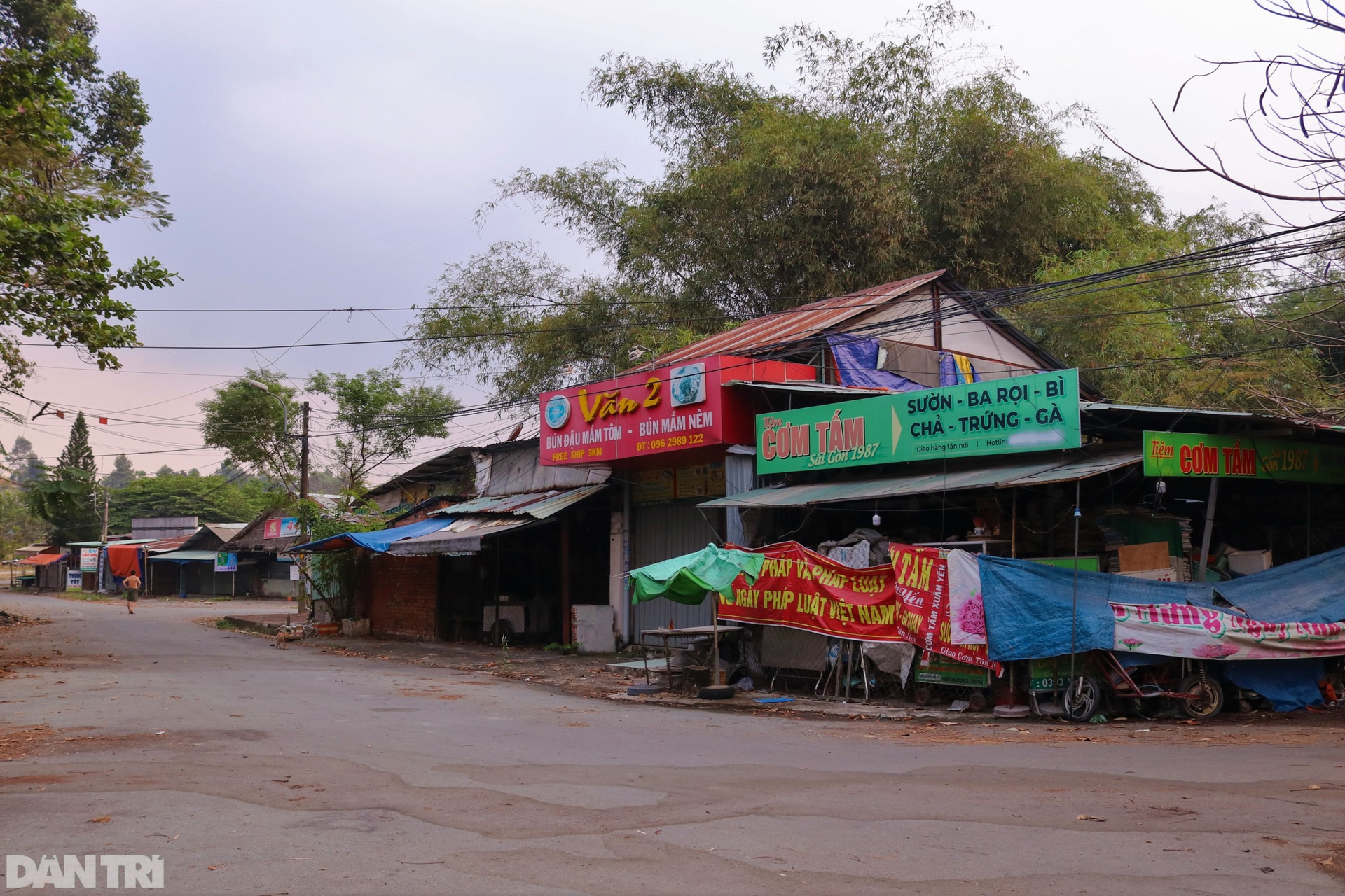 Cảnh đìu hiu, vắng vẻ chưa từng thấy tại Làng Đại học lớn nhất TPHCM - 4