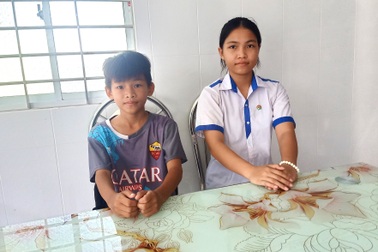 "Hai chị em cả tuần chia nhau 1kg gạo" có nhà mới đón Tết