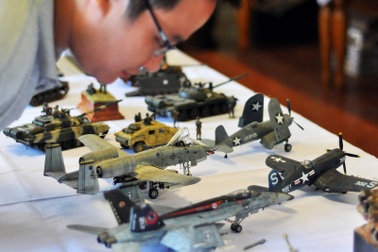 Dàn mô hình xe tăng, tàu chiến "khủng" hội tụ tại Hà Nội