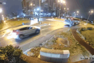 Cảnh "xe điên" bay vọt lên không trung, vượt qua 2 ô tô như phim hành động