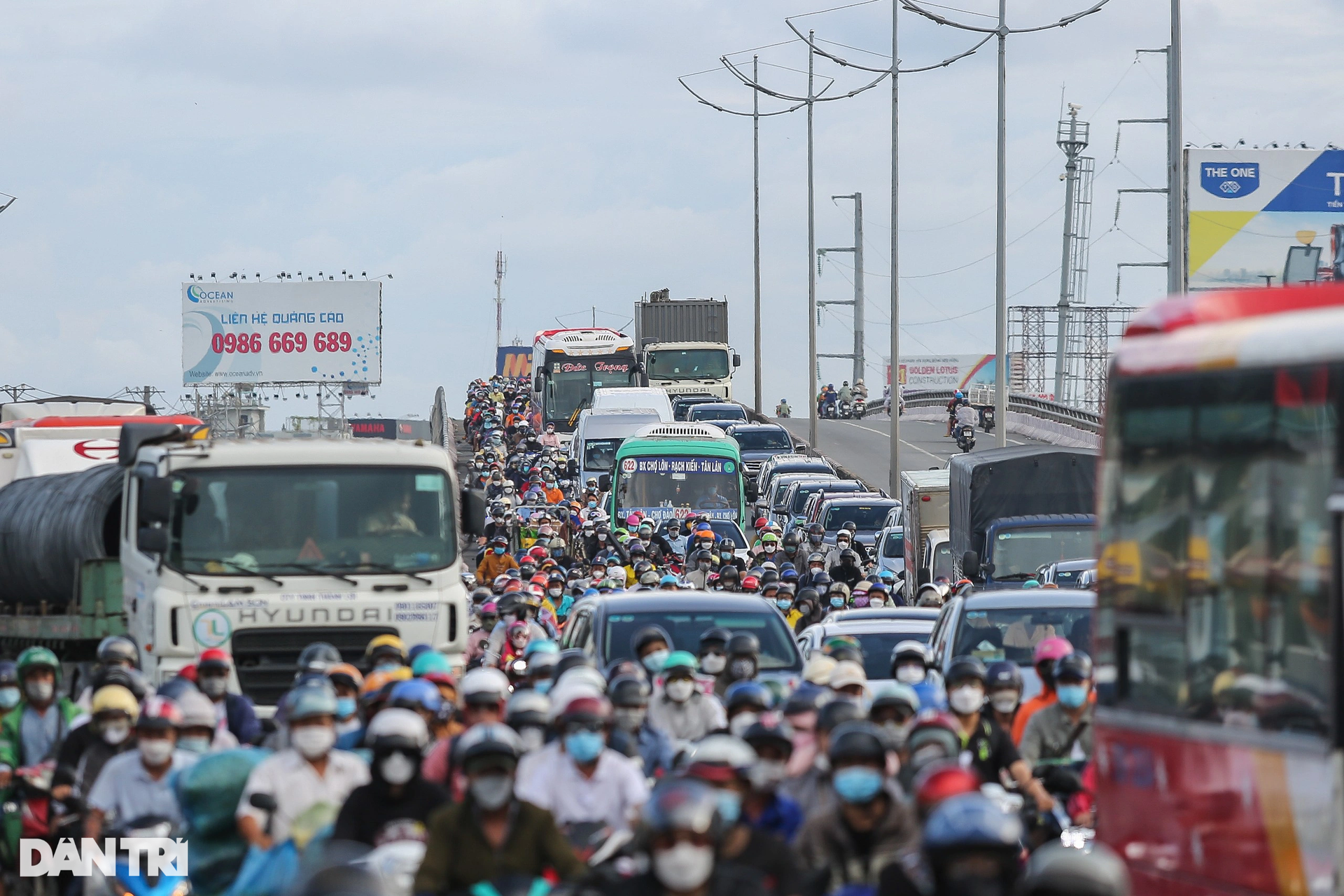Cửa ngõ phía Tây ùn tắc khi người dân trở lại TPHCM sau kỳ nghỉ lễ - 1 Cửa ngõ phía Tây ùn tắc khi người dân trở lại TPHCM sau kỳ nghỉ lễ - 1