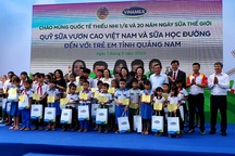 Sữa học đường đến với trẻ em tỉnh Quảng Nam