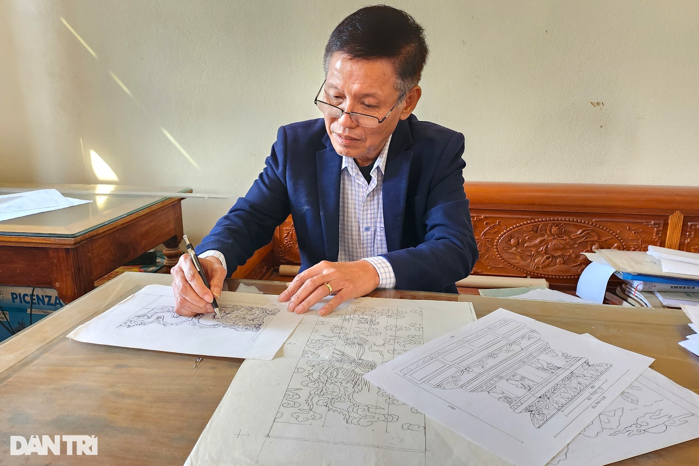 Nghề thêu rồng lên đá - 1 Nghề thêu rồng lên đá - 1