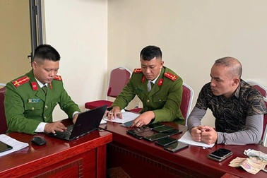 Nam công nhân trộm 11 điện thoại của đồng nghiệp