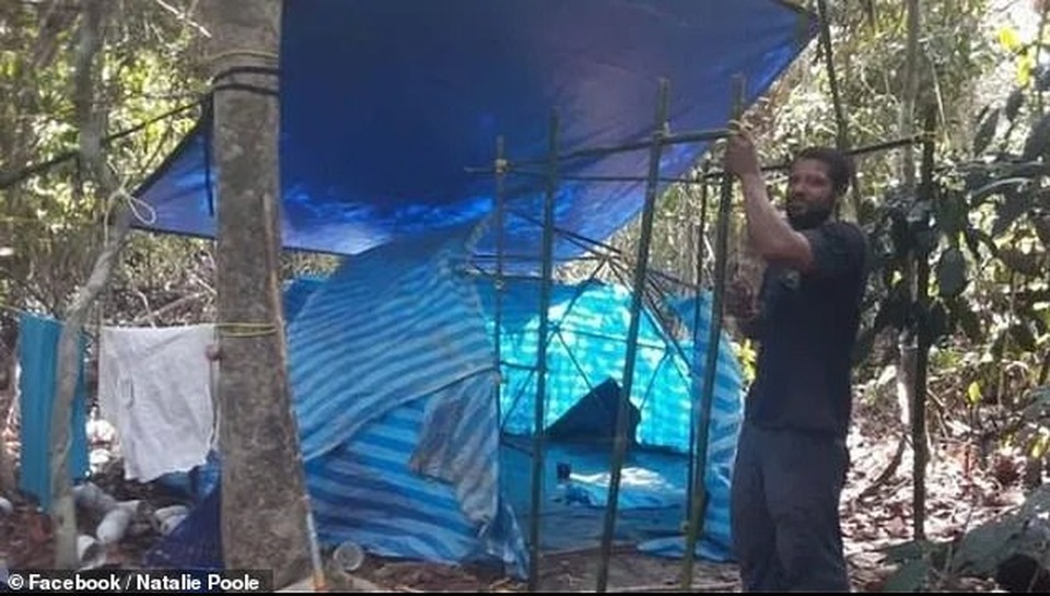 Mắc kẹt trên đảo hoang đầy rắn và bọ cạp vì dịch Covid-19 - 3 Mắc kẹt trên đảo hoang đầy rắn và bọ cạp vì dịch Covid-19 - 3