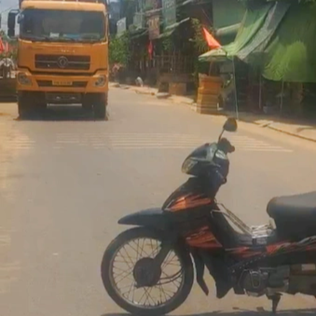 Họp xử lý vụ dân than khổ vì xe chở vật liệu thi công cao tốc Bắc - Nam - 4 Họp xử lý vụ dân than khổ vì xe chở vật liệu thi công cao tốc Bắc - Nam - 4