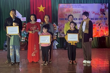 Lễ tri ân đặc biệt, thầy cô kêu gọi không tặng hoa, quà