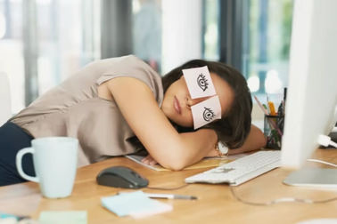 Lao động trẻ tuổi ngày càng cảm thấy bất hạnh và cô đơn