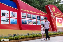 Dấu ấn các kỳ Đại hội Đảng bộ TPHCM giữa lòng phố đi bộ Nguyễn Huệ