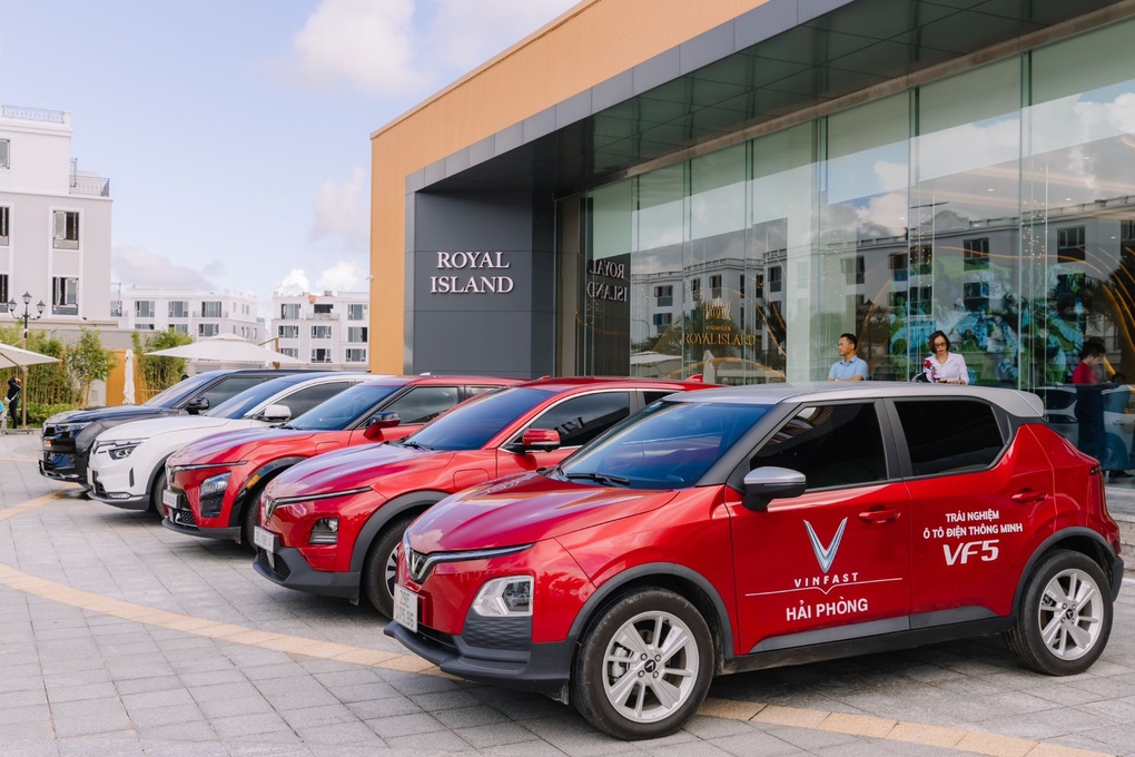 Cư dân Vinhomes ấn tượng với chuyến thăm đại bản doanh VinFast - 2 Cư dân Vinhomes ấn tượng với chuyến thăm đại bản doanh VinFast - 2