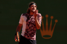 Tsitsipas, Medvedev theo bước Djokovic rời Monte Carlo