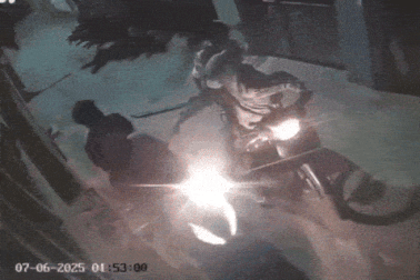 Bắt giữ 3 thanh, thiếu niên cầm kiếm đi cướp tài sản ở Hà Nội