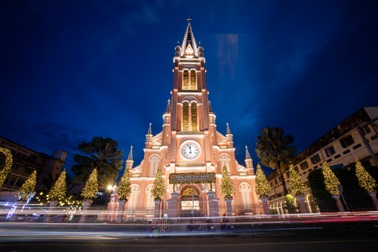 Nhà thờ Việt Nam lọt top 8 điểm đến cho người yêu màu hồng