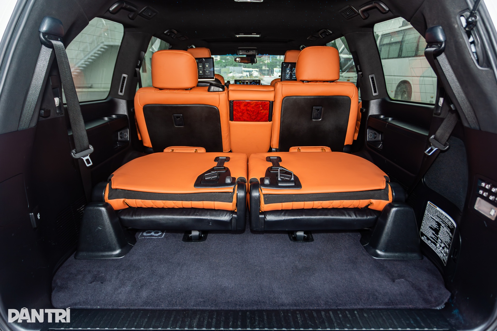 Chủ xe Lexus LX 570 chi 400 triệu đồng chỉ để lột xác nội thất - 10 Chủ xe Lexus LX 570 chi 400 triệu đồng chỉ để lột xác nội thất - 10