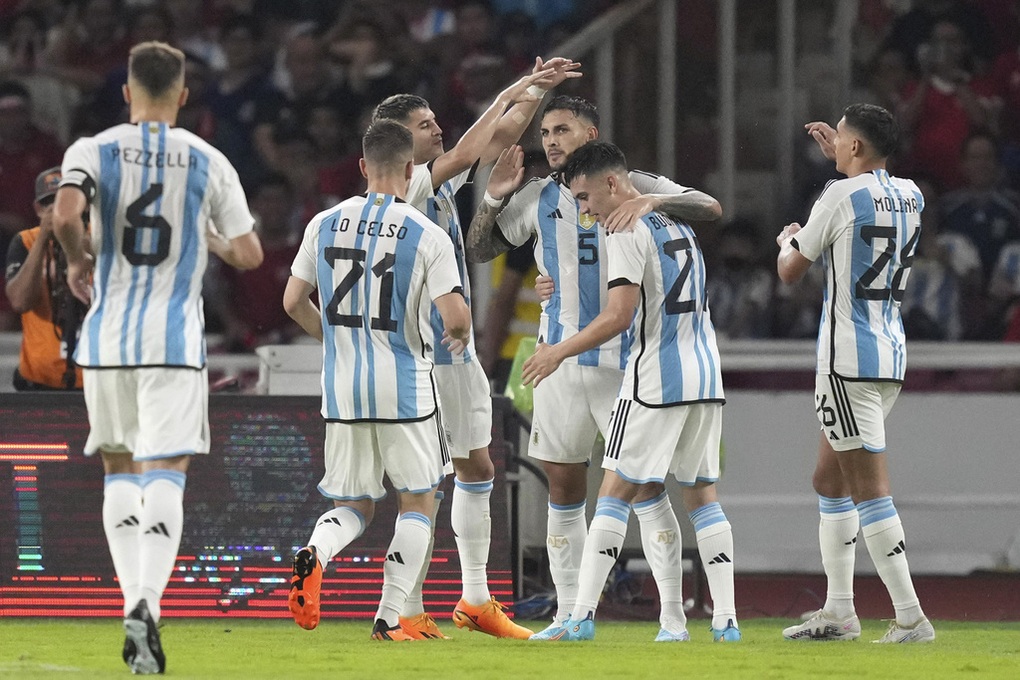 Paredes sút xa tuyệt đẹp, Argentina thắng dễ dàng Indonesia - 1 Paredes sút xa tuyệt đẹp, Argentina thắng dễ dàng Indonesia - 1