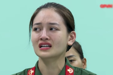 Diễn viên Thùy Anh tơi tả, bật khóc trong "Sao nhập ngũ 2023"