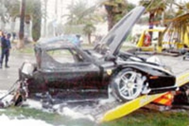 Siêu xe Ferrari Enzo - thêm một tai nạn thảm khốc 